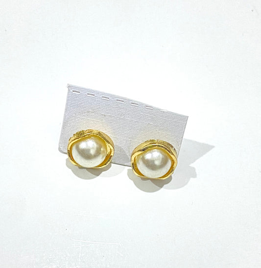 Stud Earrings with Pearl