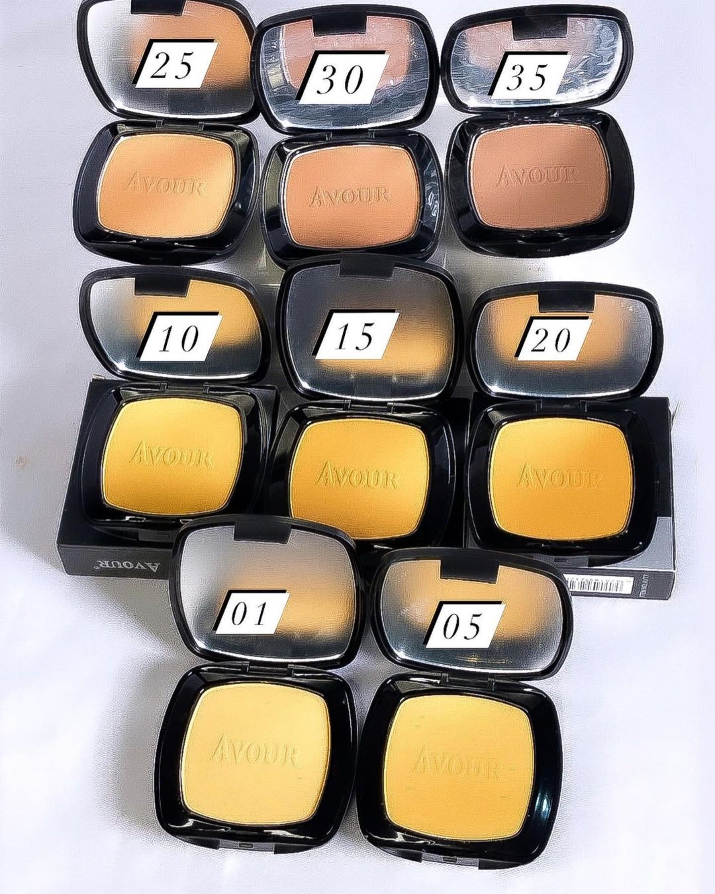 Avour Superstay Compact Powder.